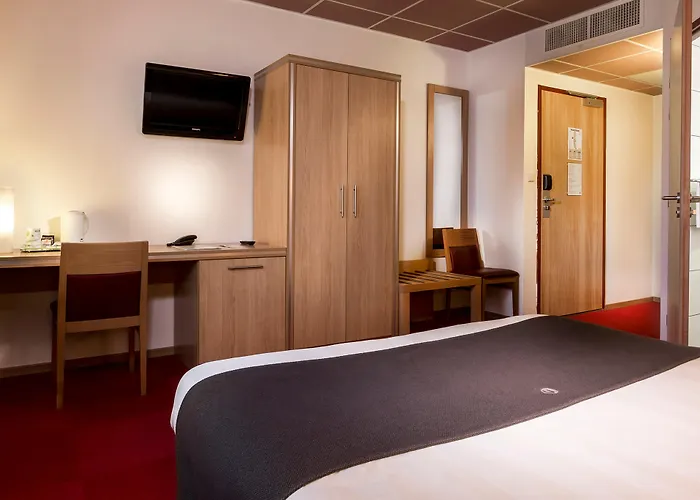 塔朗格北梅斯钟楼酒店 Talange