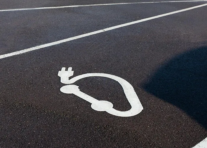 塔朗格北梅斯钟楼酒店 Talange