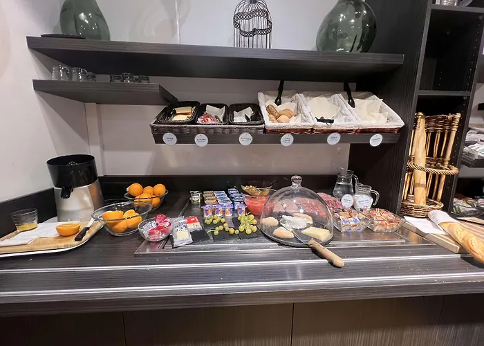 塔朗格北梅斯钟楼酒店 Talange