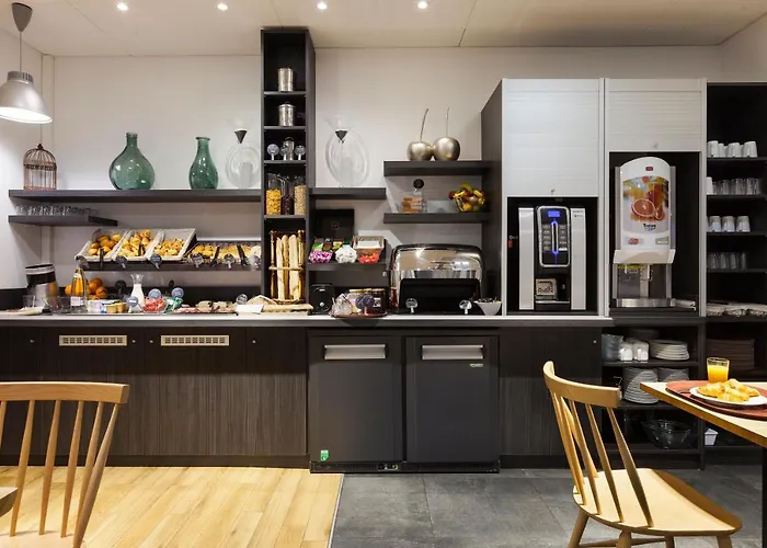 塔朗格北梅斯钟楼酒店 Talange